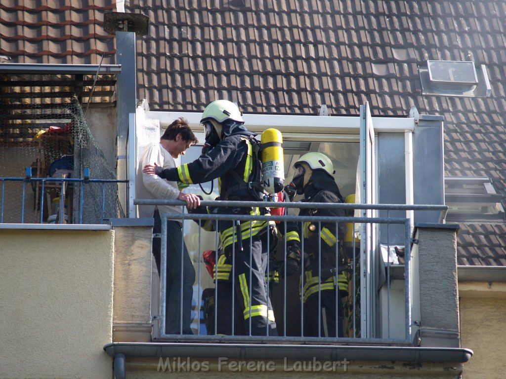 Brand Wohnung mit Menschenrettung Koeln Vingst Ostheimerstr  P060.JPG